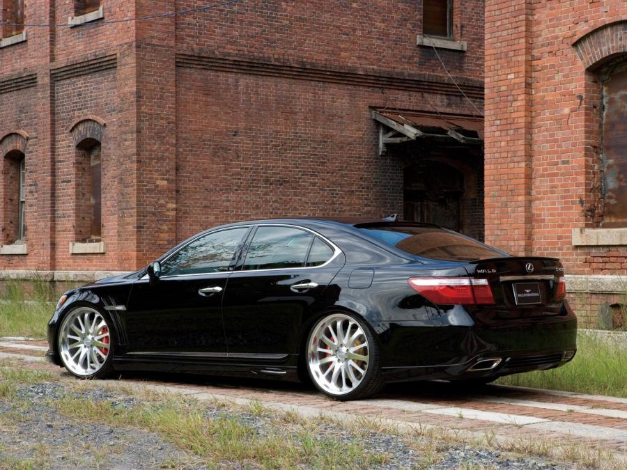  Lexus LS600h by Wald 2007 года  (фото 5 из 7)